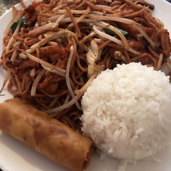 Panda House - Chicken chow mein lunch special - Chinese Near Me - Spring Valley, California Panda House - Chicken chow mein lunch special - Chinese Near Me - Spring Valley, California