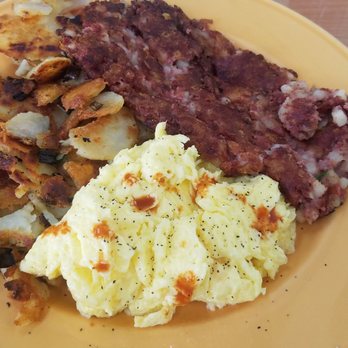 Country Kitchen - Corn beef hash and eggs - Breakfast & Brunch Near Me - Long Beach, California Country Kitchen - Corn beef hash and eggs - Breakfast & Brunch Near Me - Long Beach, California