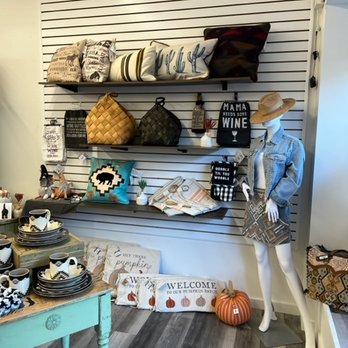 Painted Fringe Boutique - Women's Clothing Near Me - Pendleton, Oregon