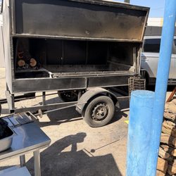 Buttonwillow Liquor And Deli - Grilling Fresh BbQ