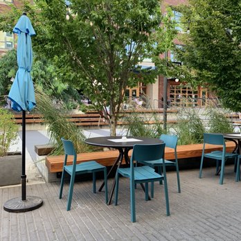 Mama Bird - Outside seating - Chicken Shop Near Me - Portland, Oregon