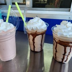 Guate Kings - Strawberry and Chocolate milkshakes.