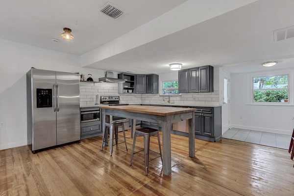 Movicontractors Logo