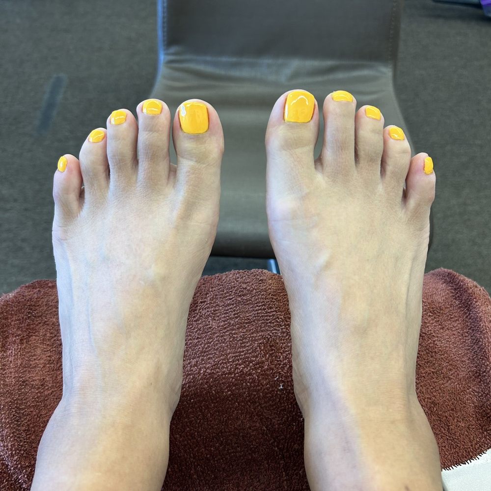 Art Nails - Spa pedicure with regular nail polish. - Nail Salons Near Me - El Monte, California Art Nails - Spa pedicure with regular nail polish. - Nail Salons Near Me - El Monte, California
