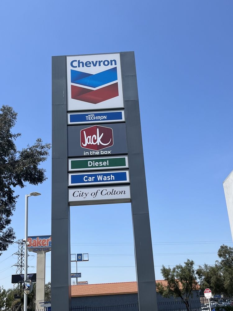 CHEVRON Updated October 2024 13 Photos & 17 Reviews 1600 W Valley