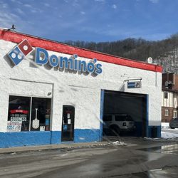Domino's Pizza - Front of the dominos pizza building in Pikeville.