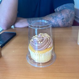 BOSTON CREAM CUPCAKE