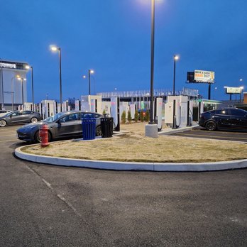 Tesla Supercharger - EV Charging Stations Near Me - Des Plaines, Illinois
