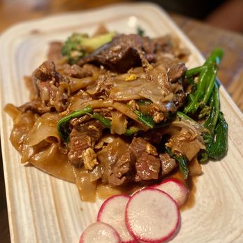 Lemongrass Brooklyn - Beef Pad See Ew. - Thai Near Me - Brooklyn, New York Lemongrass Brooklyn - Beef Pad See Ew. - Thai Near Me - Brooklyn, New York