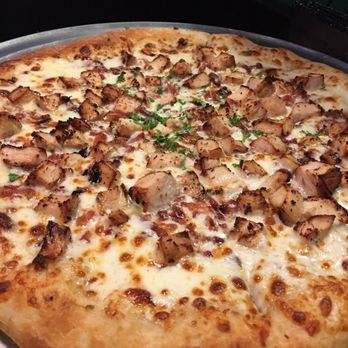 4th & Mill - Chicken Alfredo pizza - yumm - American Near Me - Rancho Cucamonga, California 4th & Mill - Chicken Alfredo pizza - yumm - American Near Me - Rancho Cucamonga, California