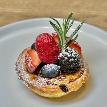 Southern Gentlemen Catering - Portuguese custard tart with fresh berries - Caterers Near Me - Dallas, Texas Southern Gentlemen Catering - Portuguese custard tart with fresh berries - Caterers Near Me - Dallas, Texas