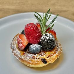 Southern Gentlemen Catering - Portuguese custard tart with fresh berries