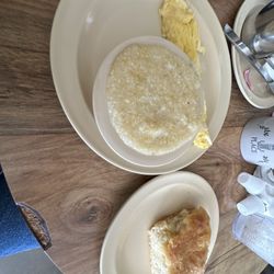 Barb's Country Kitchen & Cakery - 2 eggs grits biscuit 8$