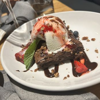 Stäge Kitchen & Bar - Brownie - Seafood Near Me - Peachtree Corners, Georgia Stäge Kitchen & Bar - Brownie - Seafood Near Me - Peachtree Corners, Georgia