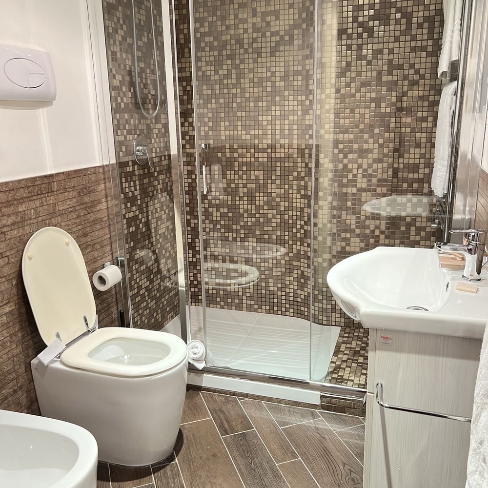 Palazzo Ducale Suites - Bathroom - Bed & Breakfast Near Me - Monreale, Pennsylvania Palazzo Ducale Suites - Bathroom - Bed & Breakfast Near Me - Monreale, Pennsylvania