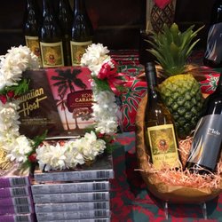 Hawaii General Store & Gallery - A fresh double tuberose lei, fabulous Maui wines and some delicious carmel covered macadamia nuts. The makings for a aloha-full evening!