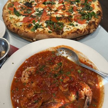 De Luca's Restaurant - Margherita Pizza Shrimp Fra Diavolo - Italian Near Me - Whittier, California De Luca's Restaurant - Margherita Pizza Shrimp Fra Diavolo - Italian Near Me - Whittier, California