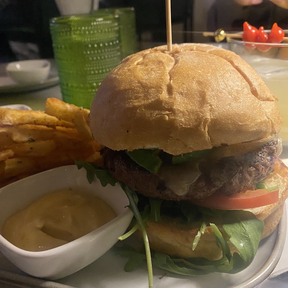 DSRT CLUB - Dsrt club burger with avocado - Supper Clubs Near Me - La Quinta, California