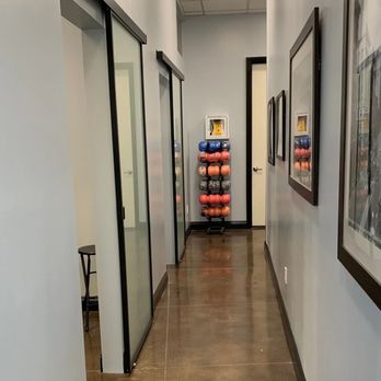 Daniel Zucker DC - Hallways - Chiropractors Near Me - Los Angeles, California Daniel Zucker DC - Hallways - Chiropractors Near Me - Los Angeles, California