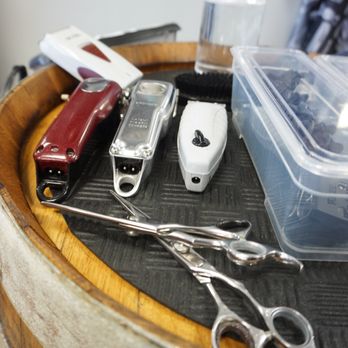 Rock Paper Clippers - Stylists specialize in cutting Men's Hair - Barbers Near Me - Lake Waukomis, Missouri Rock Paper Clippers - Stylists specialize in cutting Men's Hair - Barbers Near Me - Lake Waukomis, Missouri