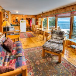 Cascade Vacation Rentals - Amazing Grace is perfect for families and small groups. Plenty of room on 6 acres of Lake Superior coastline in Grand Marais.