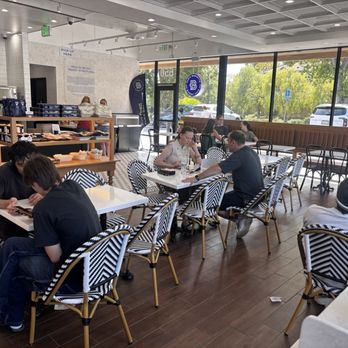 Paris Baguette - Indoor seating - Bakeries Near Me - Thousand Oaks, California Paris Baguette - Indoor seating - Bakeries Near Me - Thousand Oaks, California
