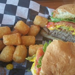 Kelly's Burgers and Beer - Excellent burger and tots!!!!! Super friendly staff and quick service!