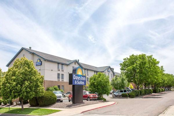 Days Inn And Suites By Wyndham Denver International Airport DAYS INN & SUITES BY WYNDHAM DENVER INTERNATIONAL AIRPORT - Updated