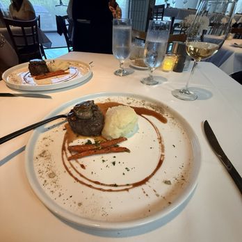 Kincaid Grill - Filet Mignon with mushroom butter and mashed potatoes and candied carrots - New American Near Me - Anchorage, Alaska Kincaid Grill - Filet Mignon with mushroom butter and mashed potatoes and candied carrots - New American Near Me - Anchorage, Alaska