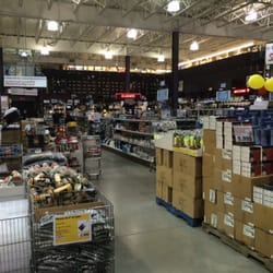 Addison Électronique - Massive warehouse style store