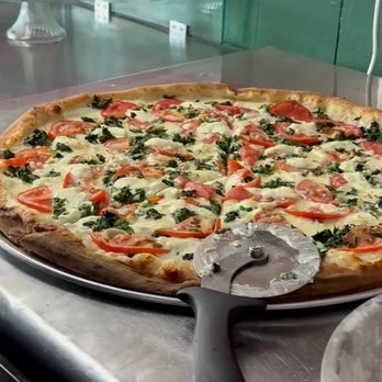 Anthony's Pizza - Spinach & Tomato Pizza - Pizza Near Me - Allentown, Pennsylvania