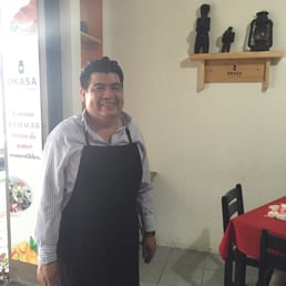 Delicious late lunch ; fixed price: soup; 2 choices: Organic salad. Agua sabor and even chocolate cake for dessert . 5 stars