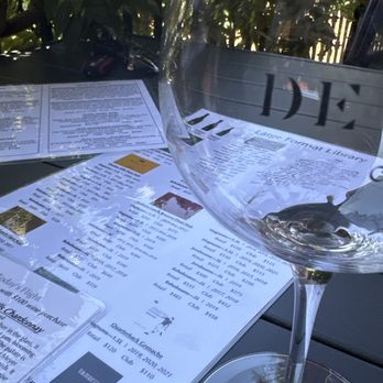 De Ponte Cellars - Beautiful patio seating! - Wine Tasting Room Near Me - Dayton, Oregon