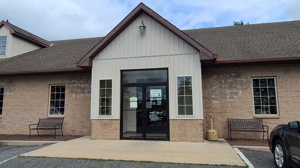 PINE HILLS ANTIQUE MALL Updated September 2024 3 Adams Dr