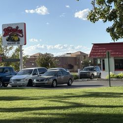 Hermie's Drive-In - Front of Hermie's from the park next door