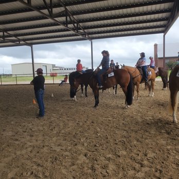 Poco Vista Ranch - Horse Boarding Near Me - Ponder, Texas