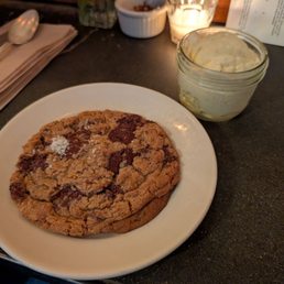 Chocolate cookie and ice cream