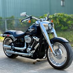 Blackwater Cycles - 2019 Fatboy 114 in Midnight Blue