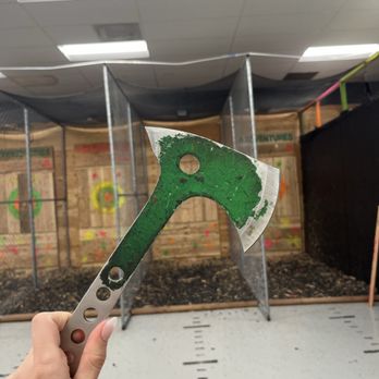 Axe Ventures LA - Axe Throwing Near Me - Los Angeles, California