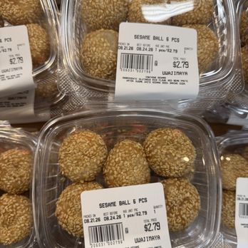 Uwajimaya - Sesame ball - International Grocery Near Me - Beaverton, Oregon