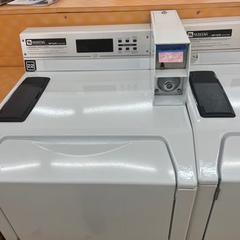 Volunteer Coin Laundry - One of a few broken Machines - Laundromat Near Me - Knoxville, Tennessee Volunteer Coin Laundry - One of a few broken Machines - Laundromat Near Me - Knoxville, Tennessee