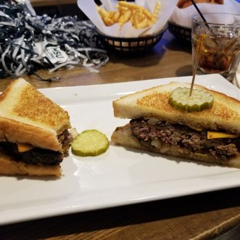 Brookhaven Pub & Grill - Memphis Melt - Pubs Near Me - Memphis, Tennessee