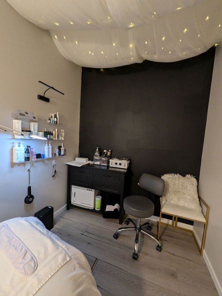 Skin Lab Lounge Logo