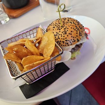 STK Steakhouse - Wagyu burger with chips - New American Near Me - Canoga Park, California STK Steakhouse - Wagyu burger with chips - New American Near Me - Canoga Park, California
