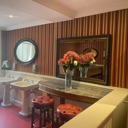Kehoes - Immaculate powder room