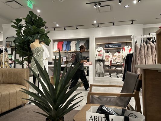 Abercrombie & Fitch by null
