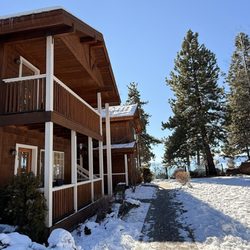 RedWolf Lakeside Lodge