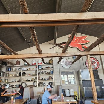 Barbecue Station - Dining area - Barbeque Near Me - San Antonio, Texas