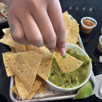 Donde Los Tacos - Chips and Guacamole - Mexican Near Me - Dallas, Texas