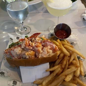 Red House - Lobster roll, gnocchi, pisco sour - New American Near Me - Cambridge, Massachusetts